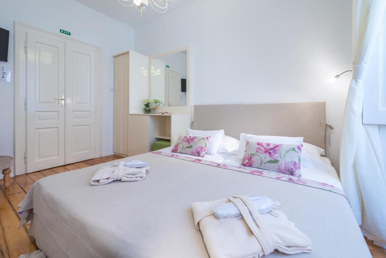 Guest House Flores Ragusa Esterno foto